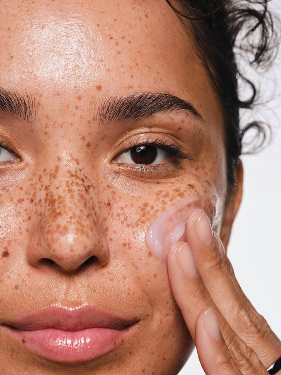 {"type":"root","children":[{"type":"paragraph","children":[{"type":"text","value":"Instantly Plump, Bouncy Skin"}]}]}